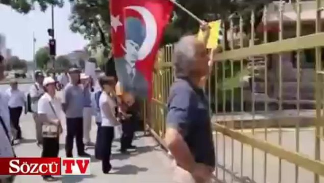 Emekli subaylardan duran adam eylemi