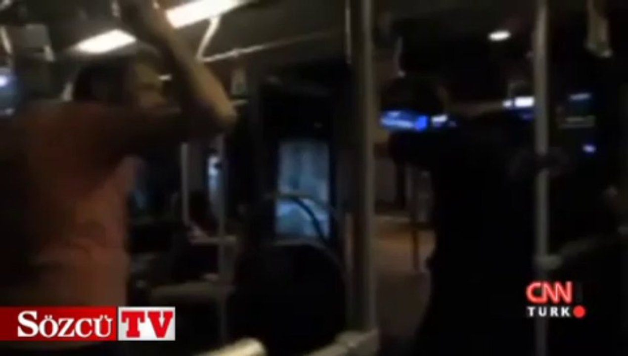Polis metrobüse bindiğine pişman oldu