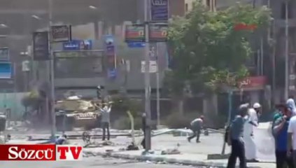 Tankların önünde durdu vuruldu