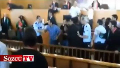 Mahkeme salonunda arbede!
