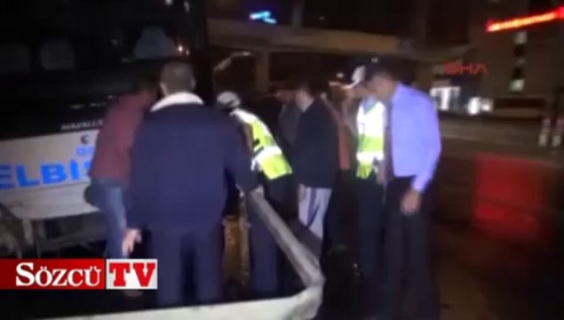 Yolcu otobüsü durağa çarptı