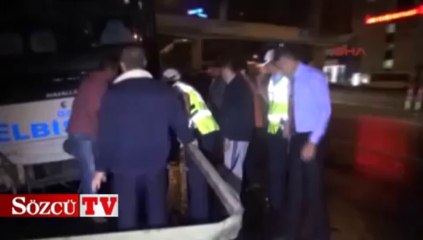 Yolcu otobüsü durağa çarptı