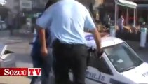 Polise yakalanmamak için denize girdi