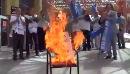 ‘Hibe benzinle’ müdür koltuğu yaktılar