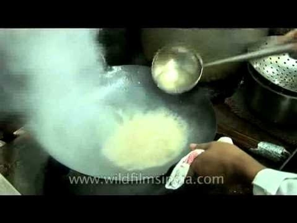 Cooking fish in garlic sauce