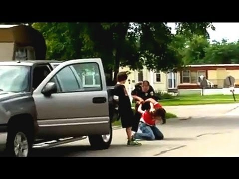 Police brutality? Washington Township cop roughs up Toledo, Ohio, family (video)