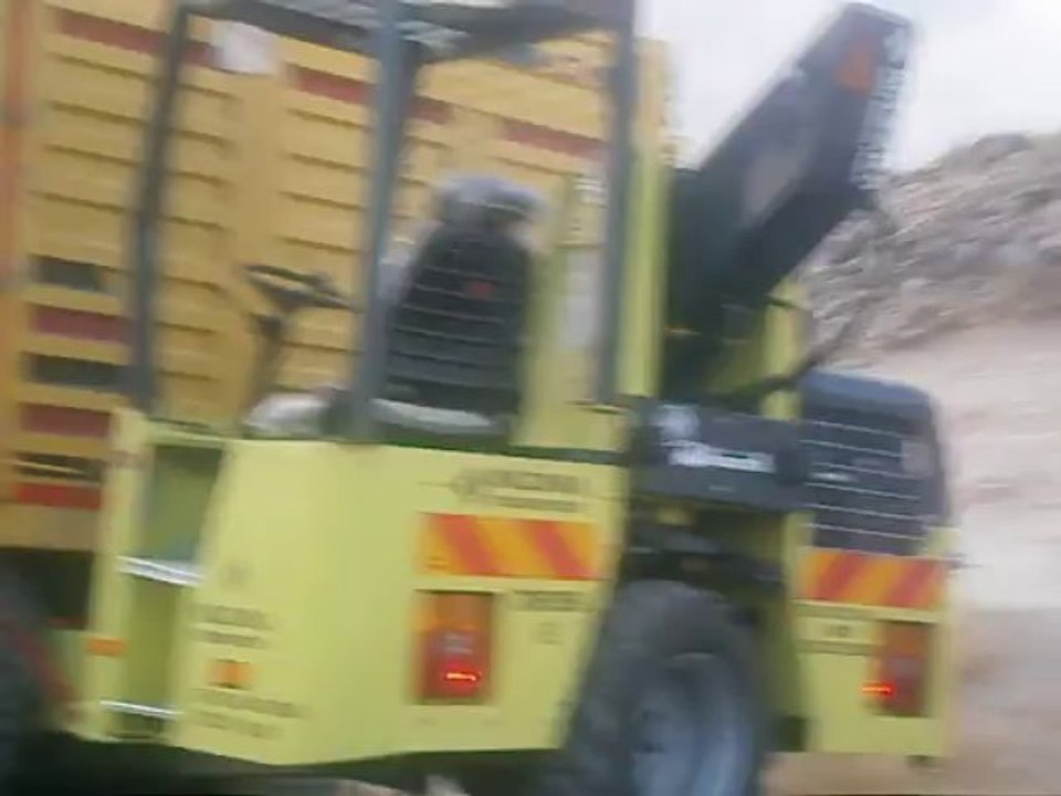 Arazi tipi, teleskopik mobil forklift. Mazaka