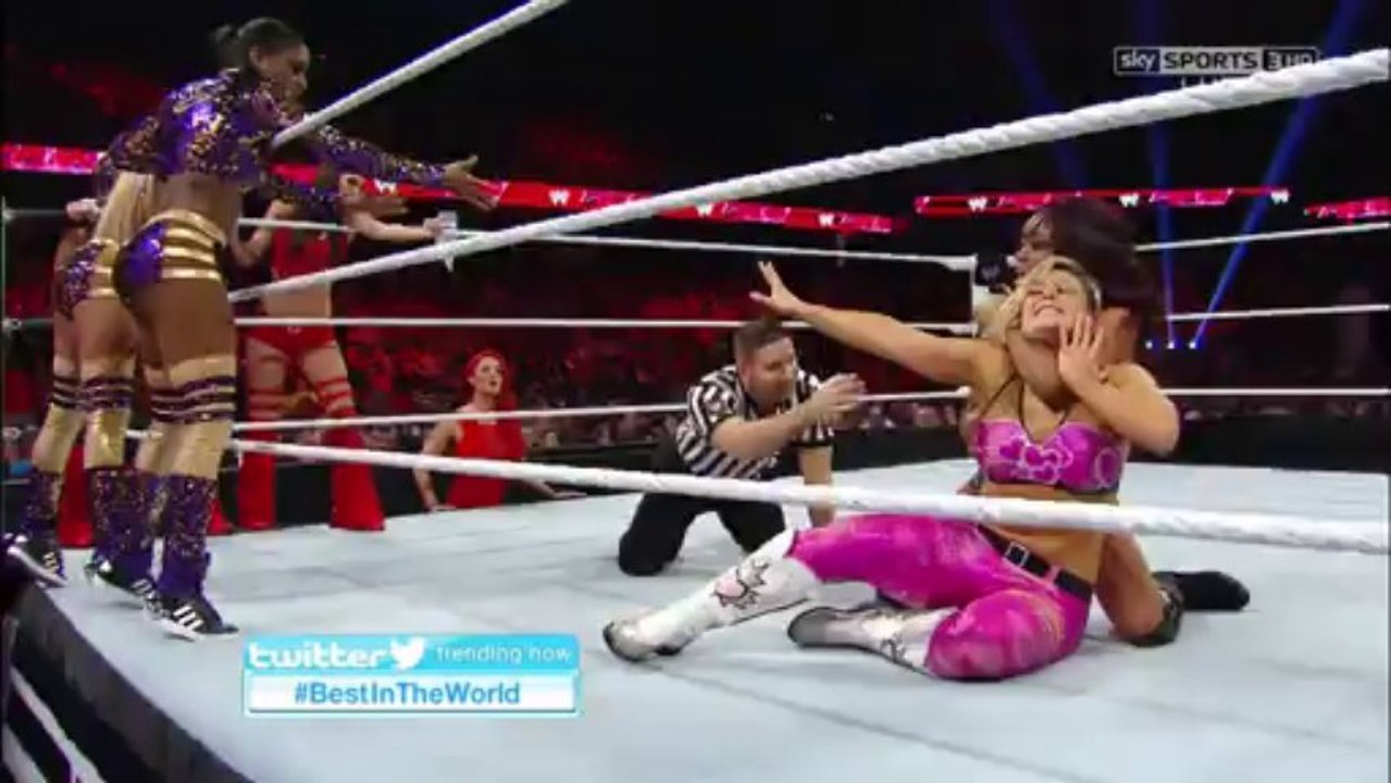 Brie Bella , Nikki Bella, Cameron , Naomi , Natalya vs Aj Lee, Alicia Fox, Aksana, Tamina Snuka, Layla