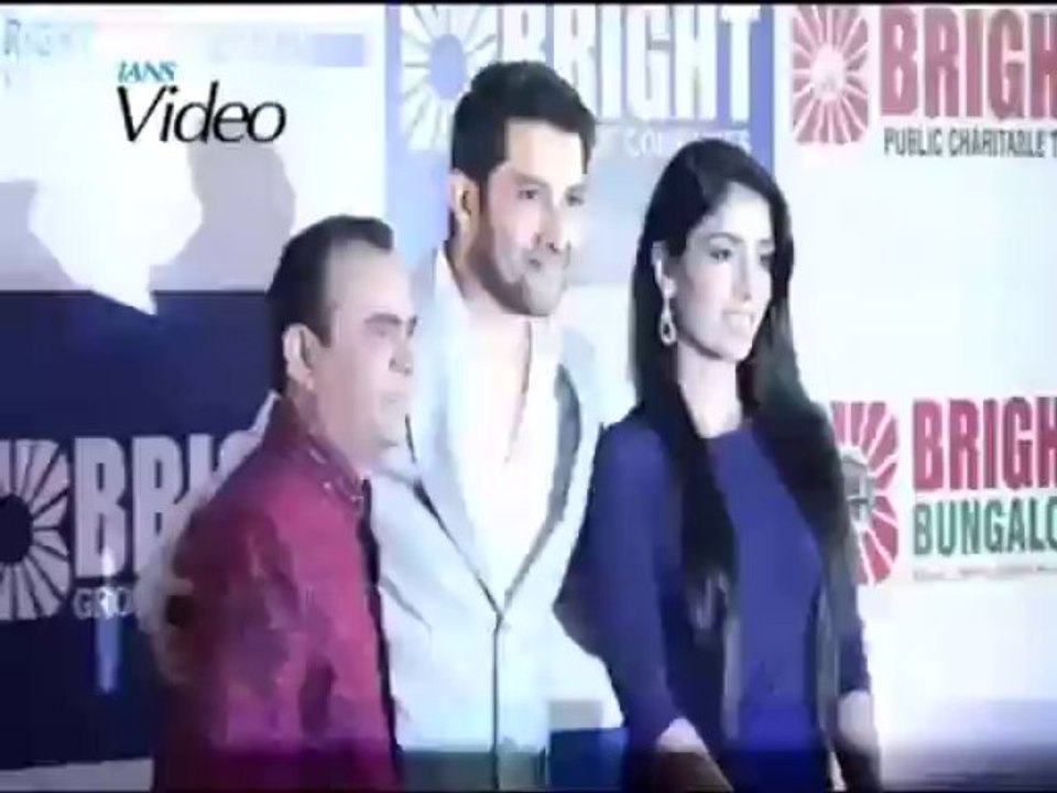 SRK Akshay at a birthday bash