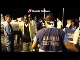Lampedusa (AG) - Sbarco di migranti (26.09.13)