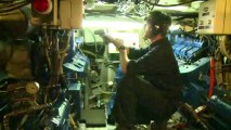 L'entretien des moteurs depuis Tuktoyaktuk sans voile © V.Hilaire/francetv nouvelles écritures/Thalassa/Tara Expéditions