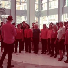 "Thank you for the music" d'Abba par la chorale @Orange chante (site Paris, rue de Madrid)