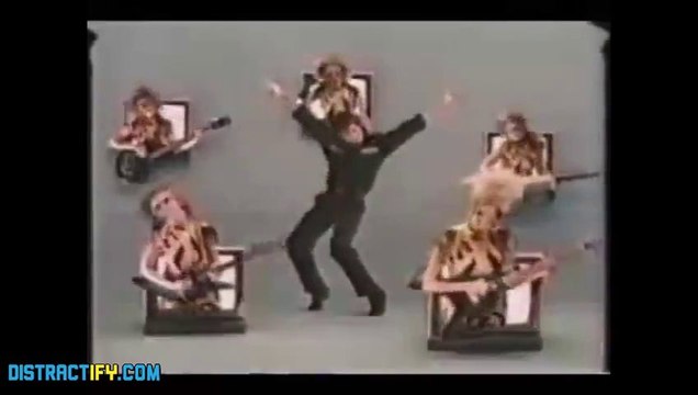 Des pubs japonaise ridicules avec des star US : Nicolas Cage, Bruce Willis, Arnold Schwarzenegger...