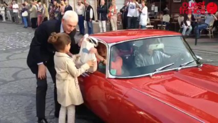 Download Video: L'arrivée du Rallye Paris-Deauville devant la mairie - L'arrivée du Rallye Paris-Deauville devant la mairie