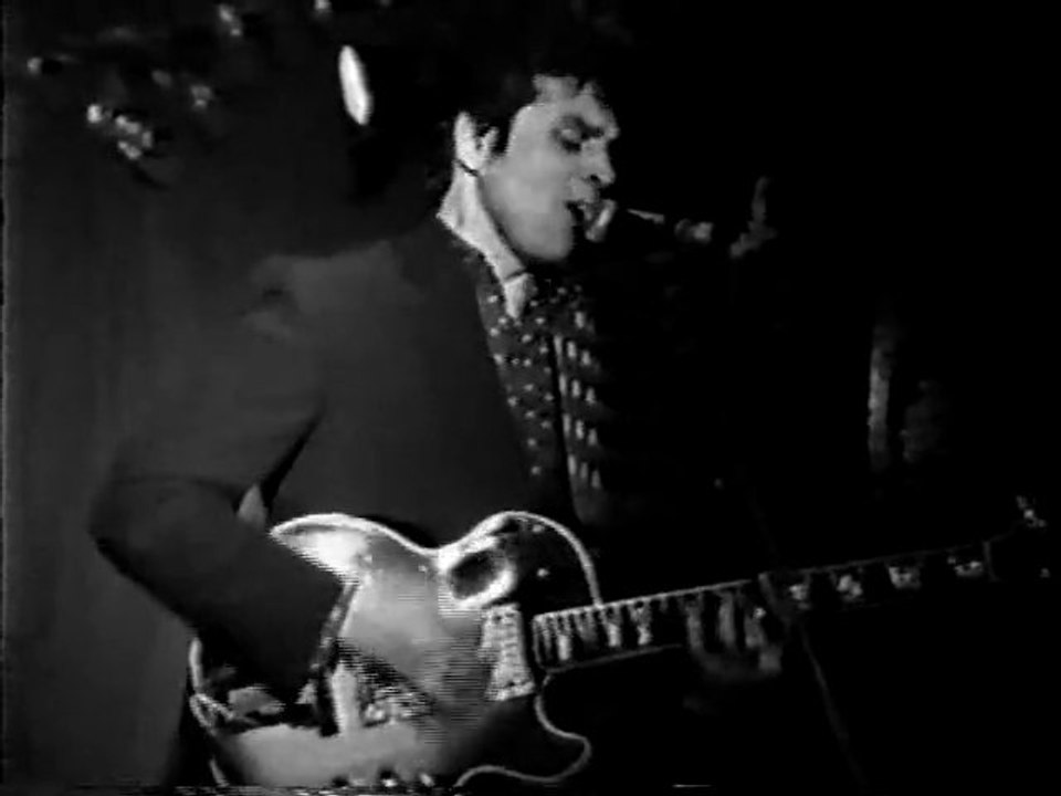 Hound Dog - end of song - Hollywood Joe onstage at Kenny's Castaways - January 20 1997 - - New York City - -