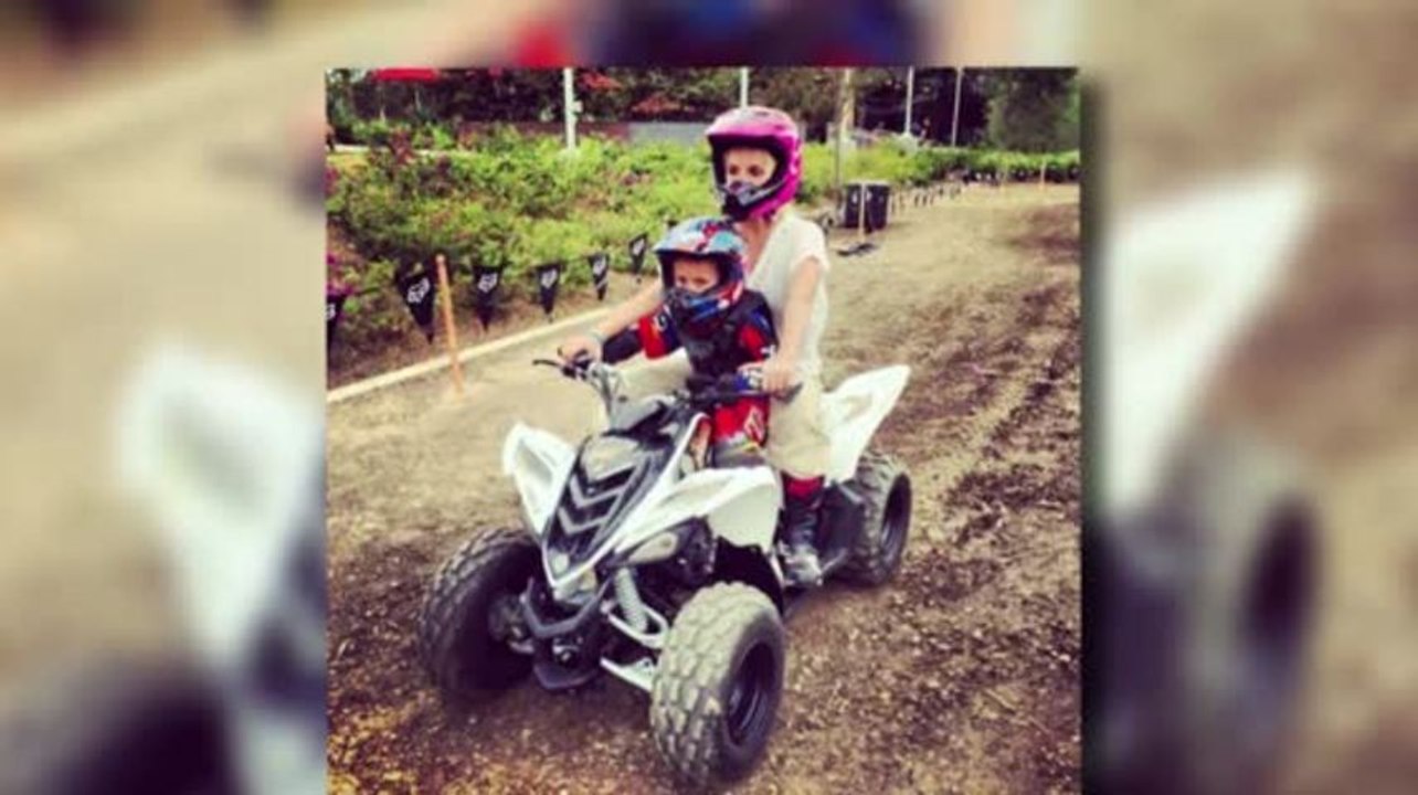 Britney Spears monta moto de cuatro ruedas en el cumpleaños de Jaden