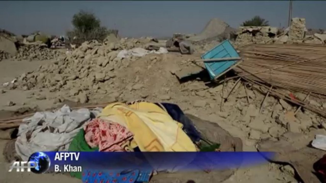 Pakistan: les rescapés attendent de l'aide après le séisme