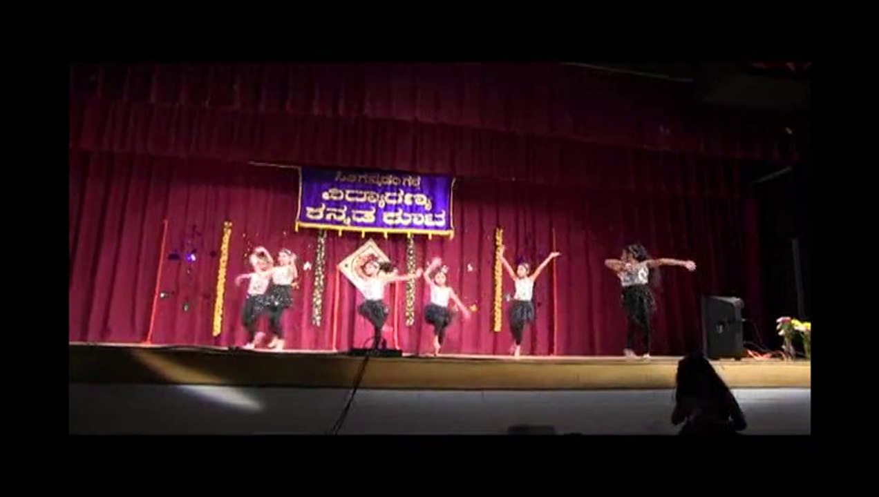 VIDYARANYA KANNADA KUTA: GANESHA HABBA 2013: DANCE MEDLEY: KANNADA SONGS