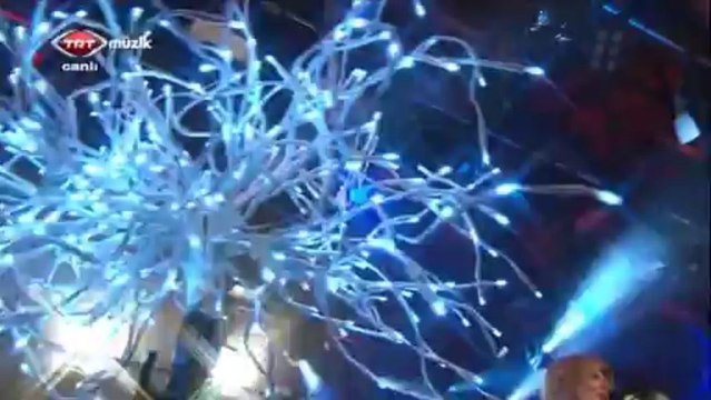 03 serpil sarı halay potpuri 11.04.2013 sahne biz