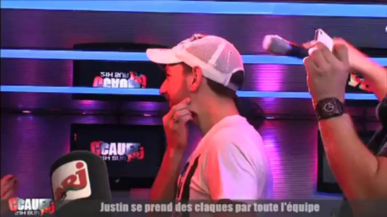 Justin se prend des claques par toute l'équipe - C'Cauet sur NRJ