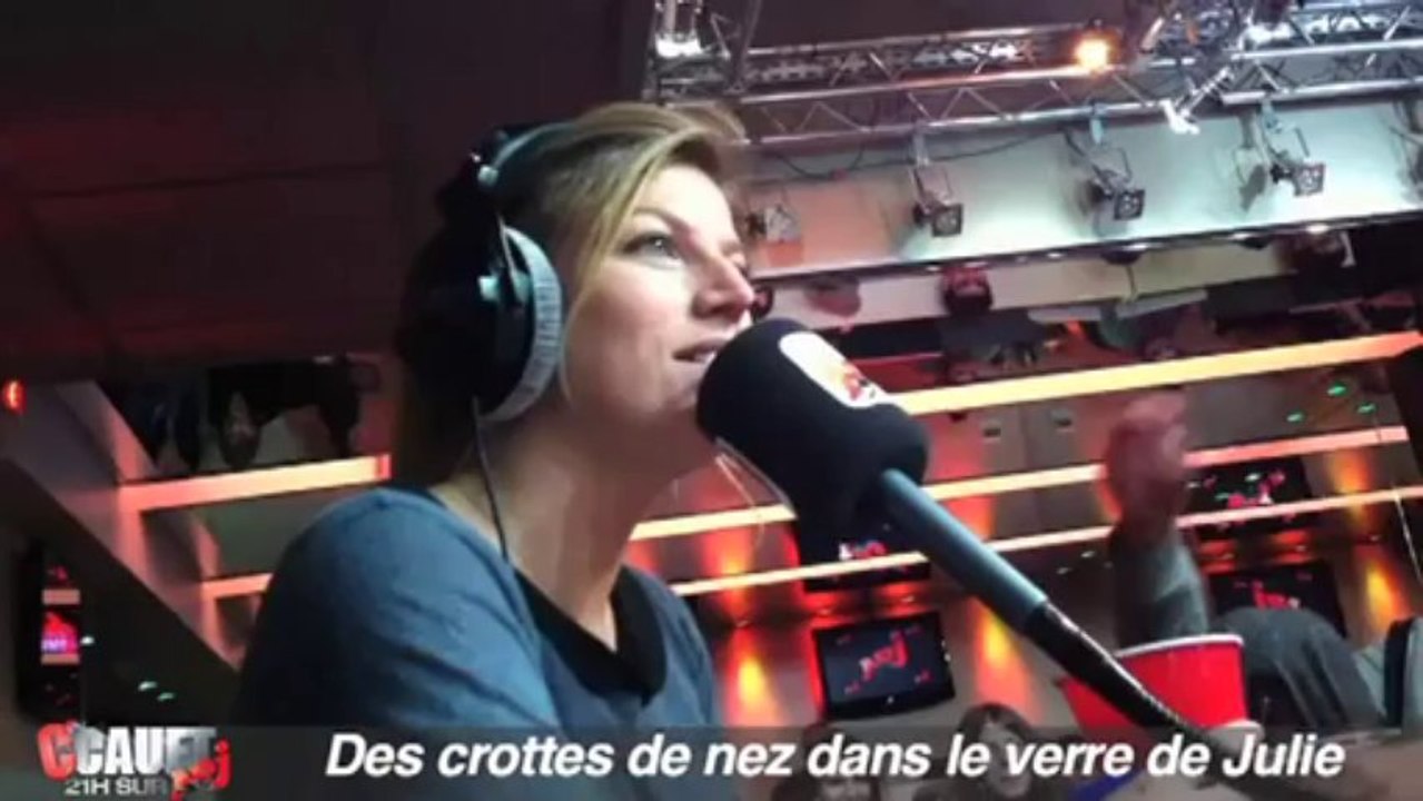 Des crottes de nez dans le verre de Julie - C'Cauet sur NRJ