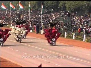 Amazing motorcycle stunts by the BSF during R-day