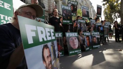 Greenpeace manifeste devant l'ambassade de Russie