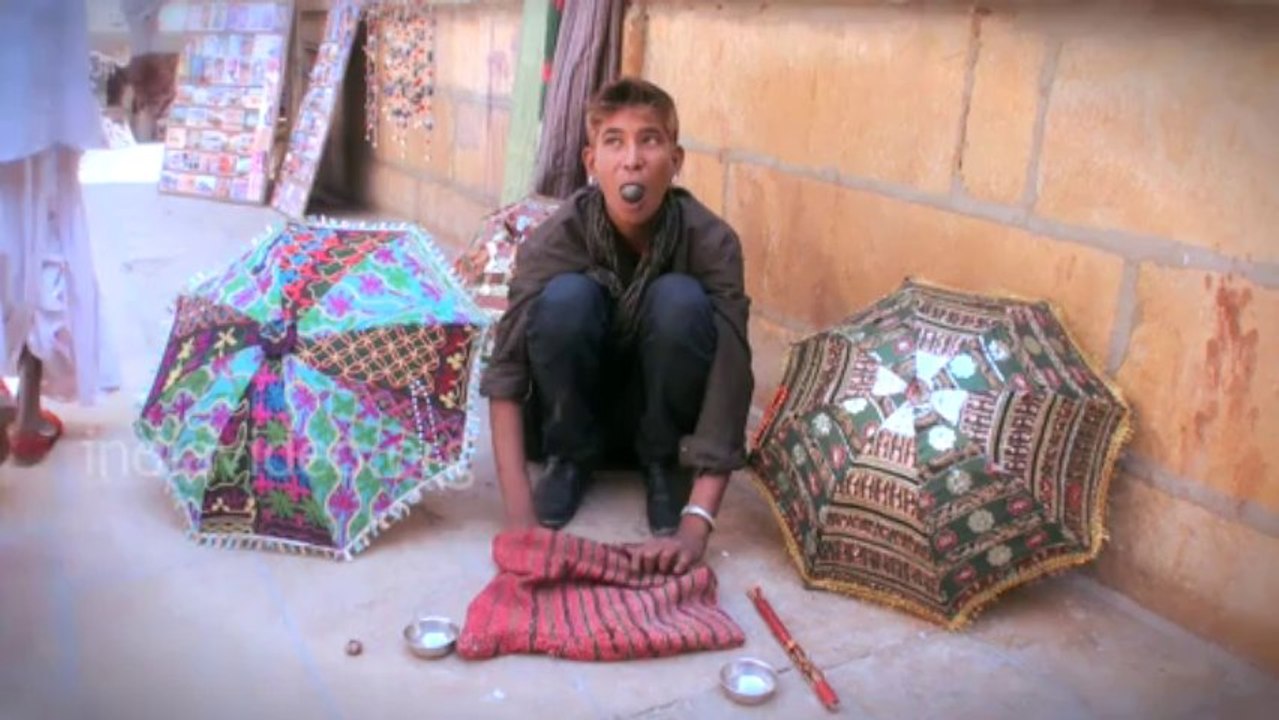 Street magic India - Imraan street magician of Jaisalmer