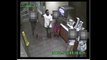 Un voleur braque un McDonalds à  Fort Worth et menace les clients avec un pistolet.