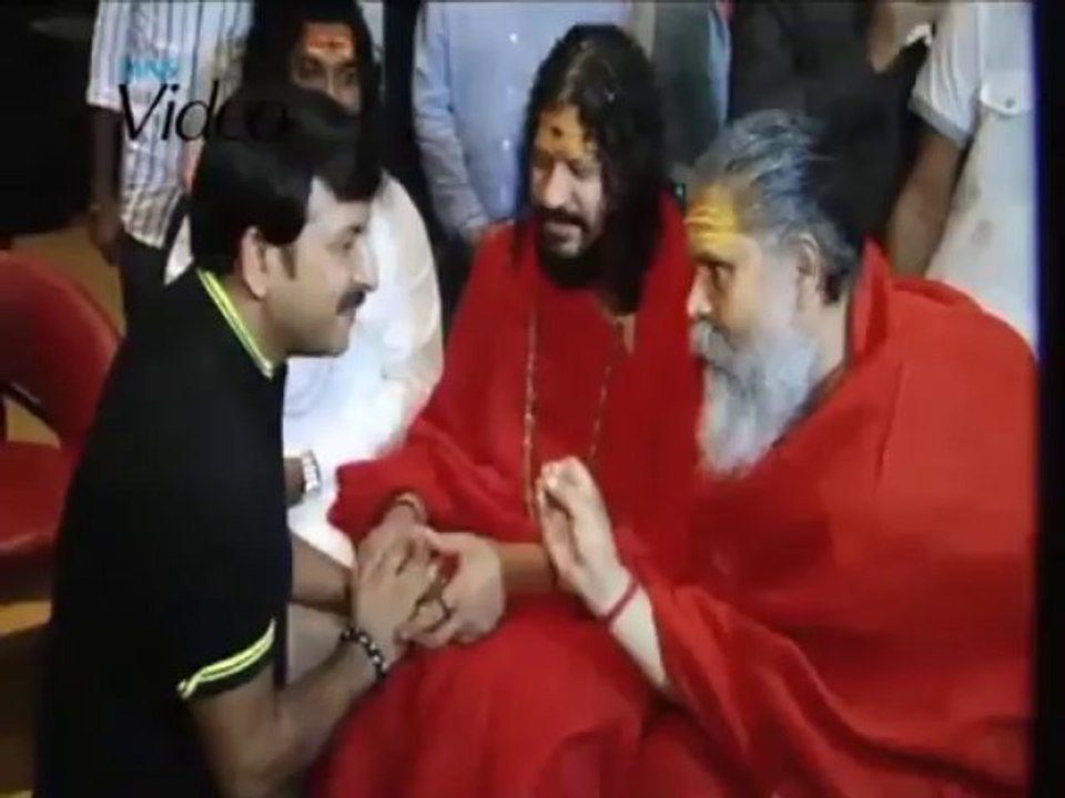 Ravi Kishan Manoj Tiwari at the premiere of Rakht