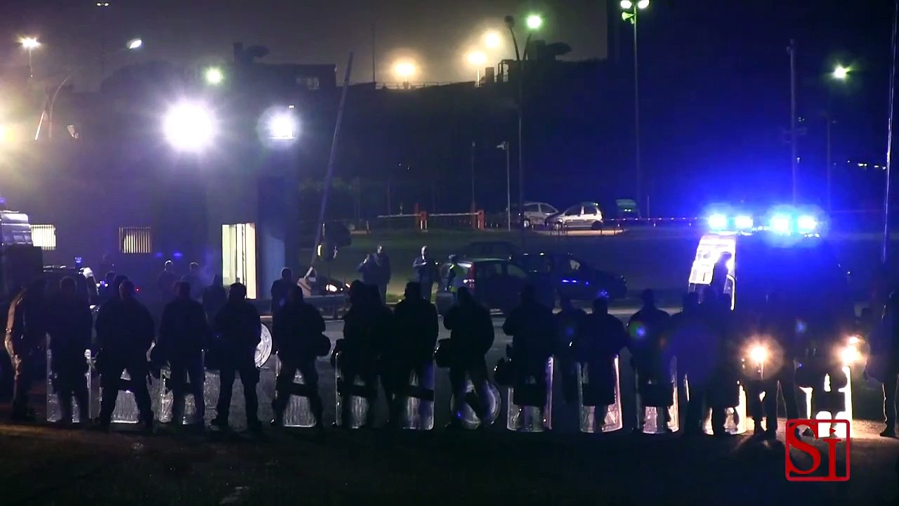 Pomigliano (NA) - Blocchi stradali e presidio dei lavoratori Fiat -1- (27.09.13)