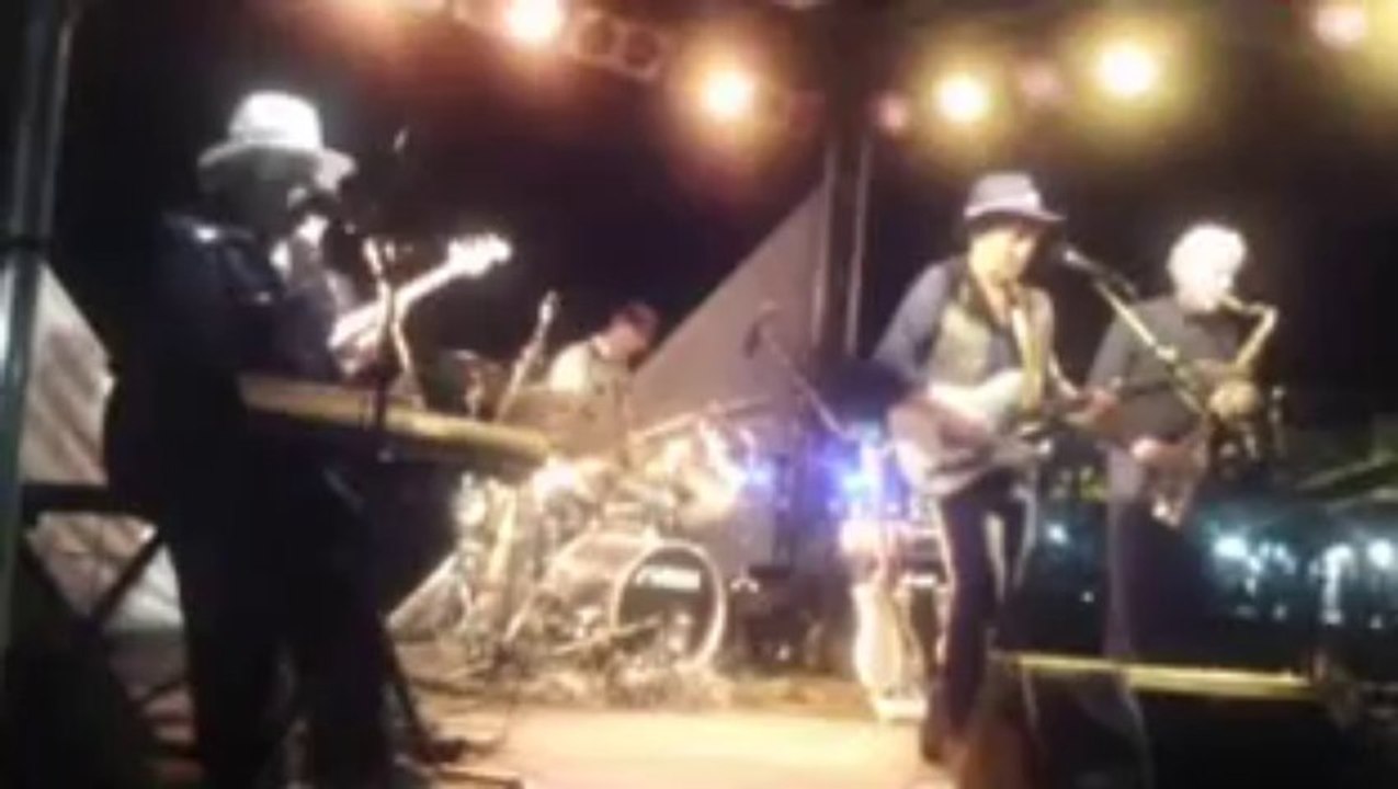 What'd I Say & Shake Rattle Roll   with spécial guest "Joey Weltz " ex-pianist from Bill Haley