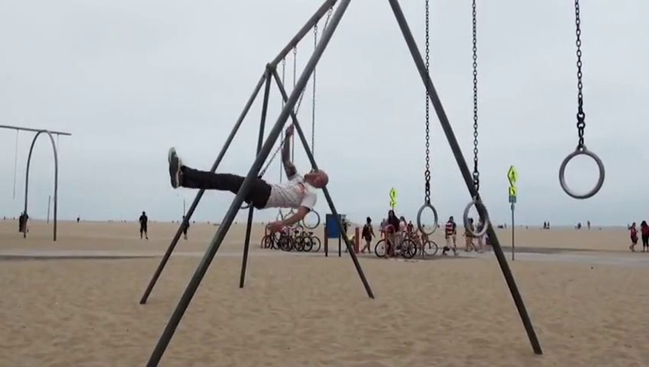 Singing "Miley Cyrus - Wrecking Ball"  In Public... Ridiculously funny!