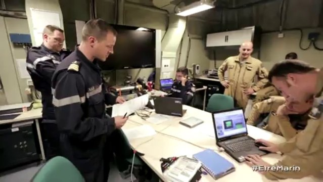 Caméra embarquée - Le briefing des pilotes d'hélicoptères