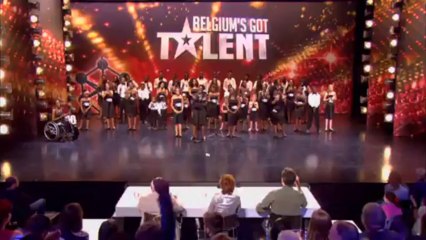 Les "Voice of Angels" chantent "Oh Happy Day"