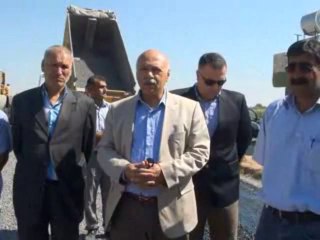 Ceylanpınar Belediyesi yeni yollarda asfaltlama çalışması yapıyor