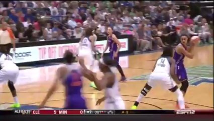 Basketteuse US fait un smack à une joueuse en plein match!! WNBA - Finale Conférence Ouest