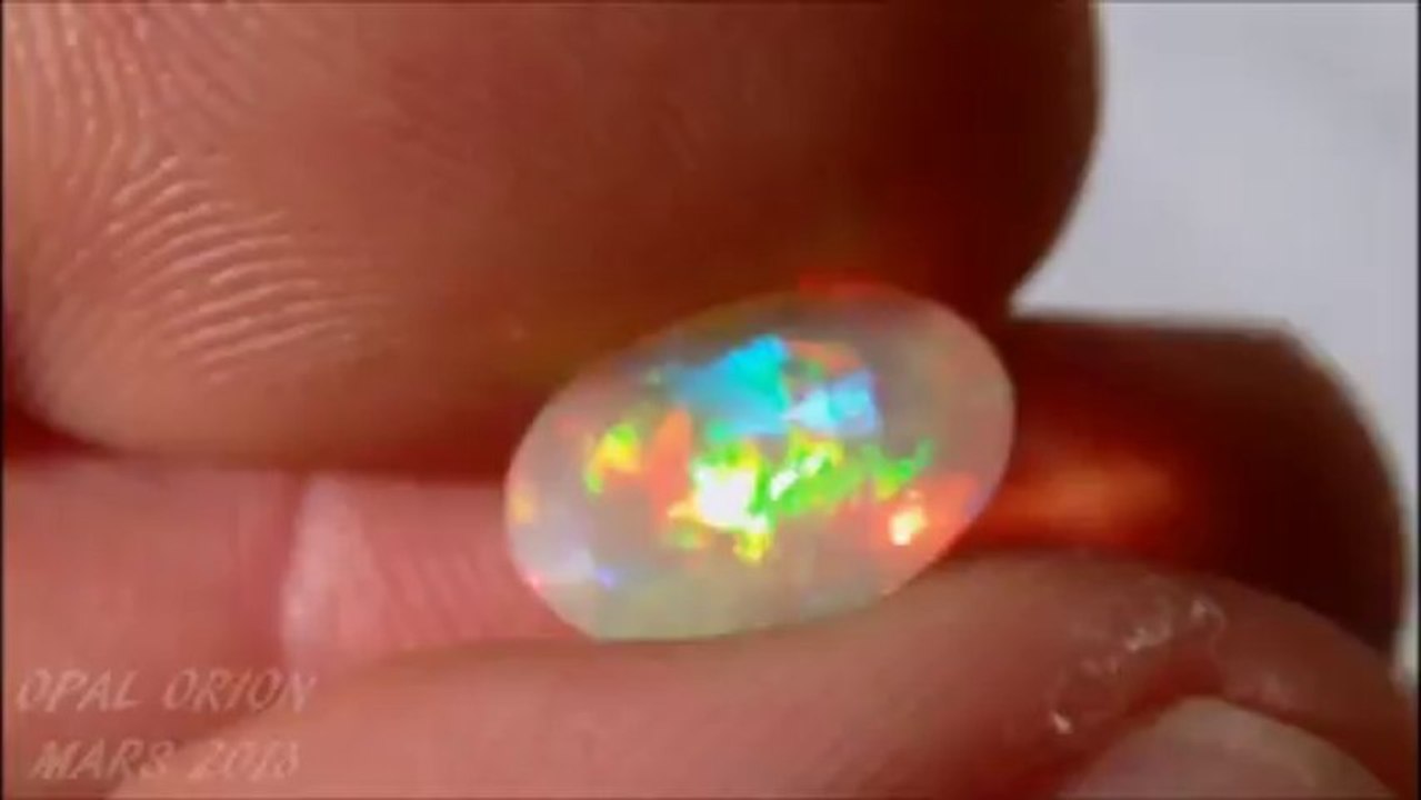 OE232 - OPAL ORION - Opale facettée ovale Welo Ethiopie, idéal bijou bague, pendentif