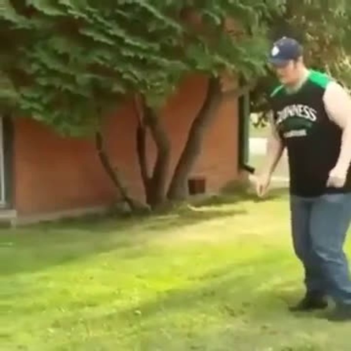 Exploser un ballon de foot avec son gros boul'! Du FAIL de chez VINE!