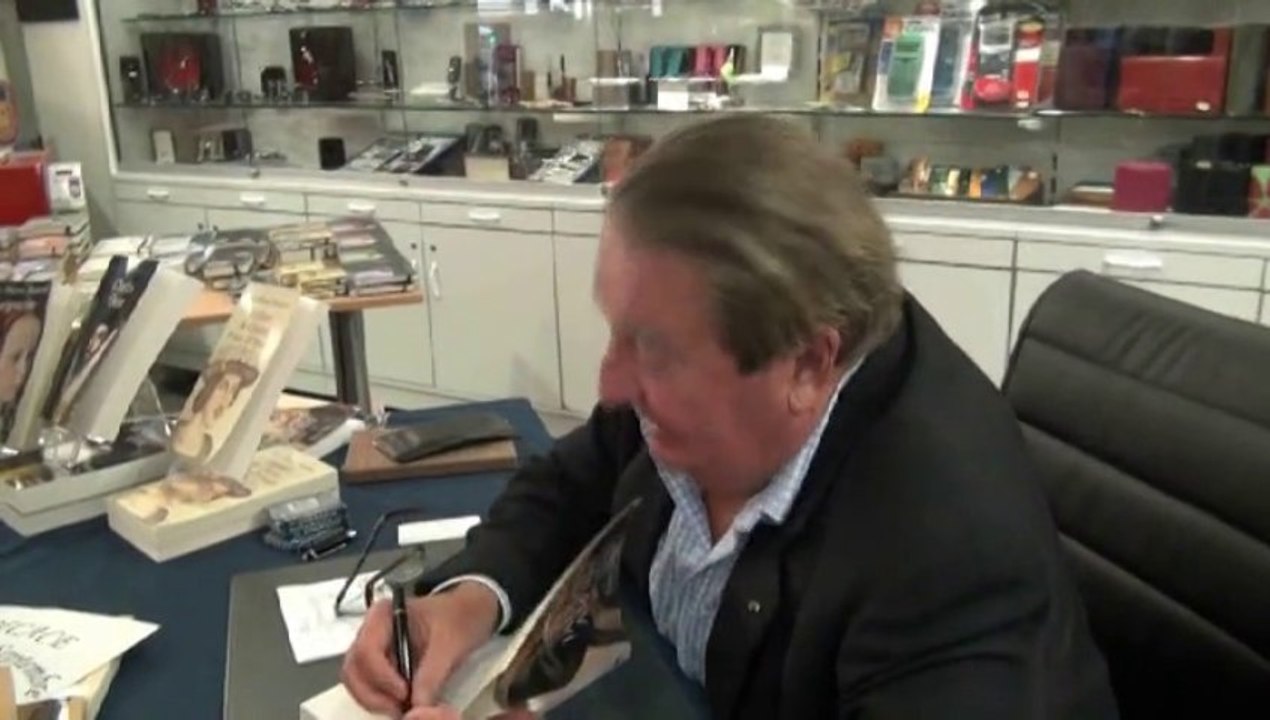 Jean-Pierre Soisson dédicace son Jacques Amyot