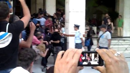 Η έξοδος των Χρυσαυγιτών από την ΓΑΔΑ