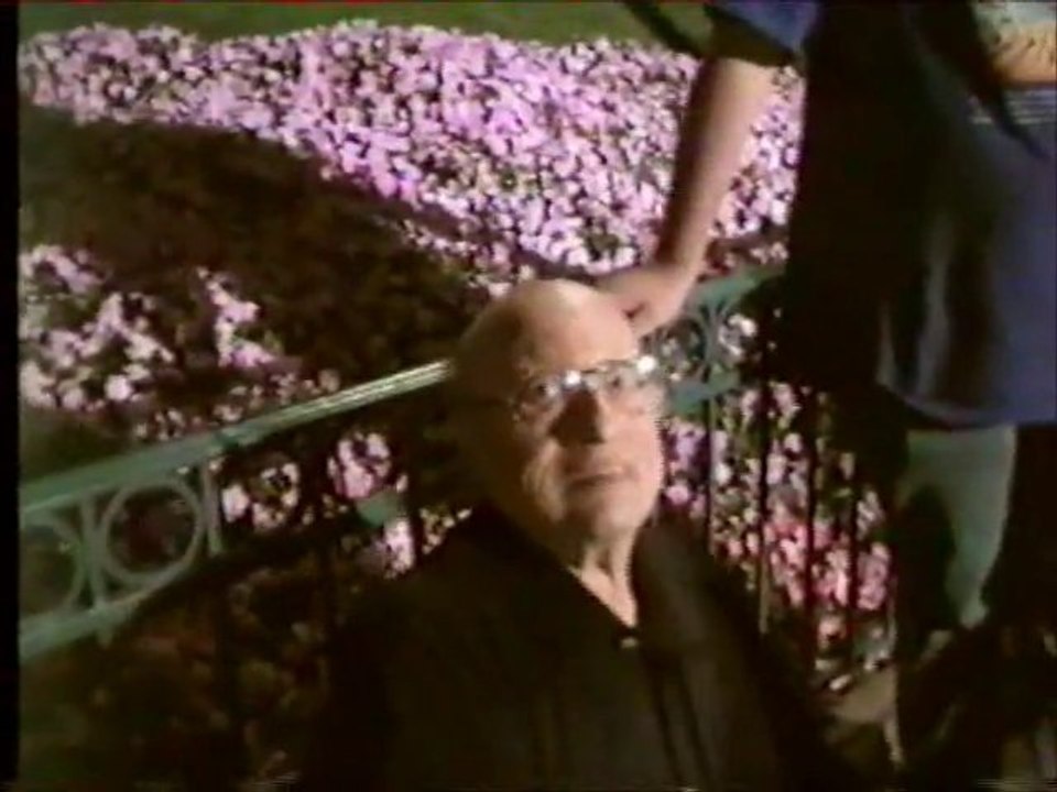 Jean Jacques Perrey at Disneyland Paris watching the Main Street Electrical parade