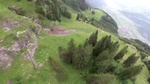 Vol en rase motte avec un wingsuit