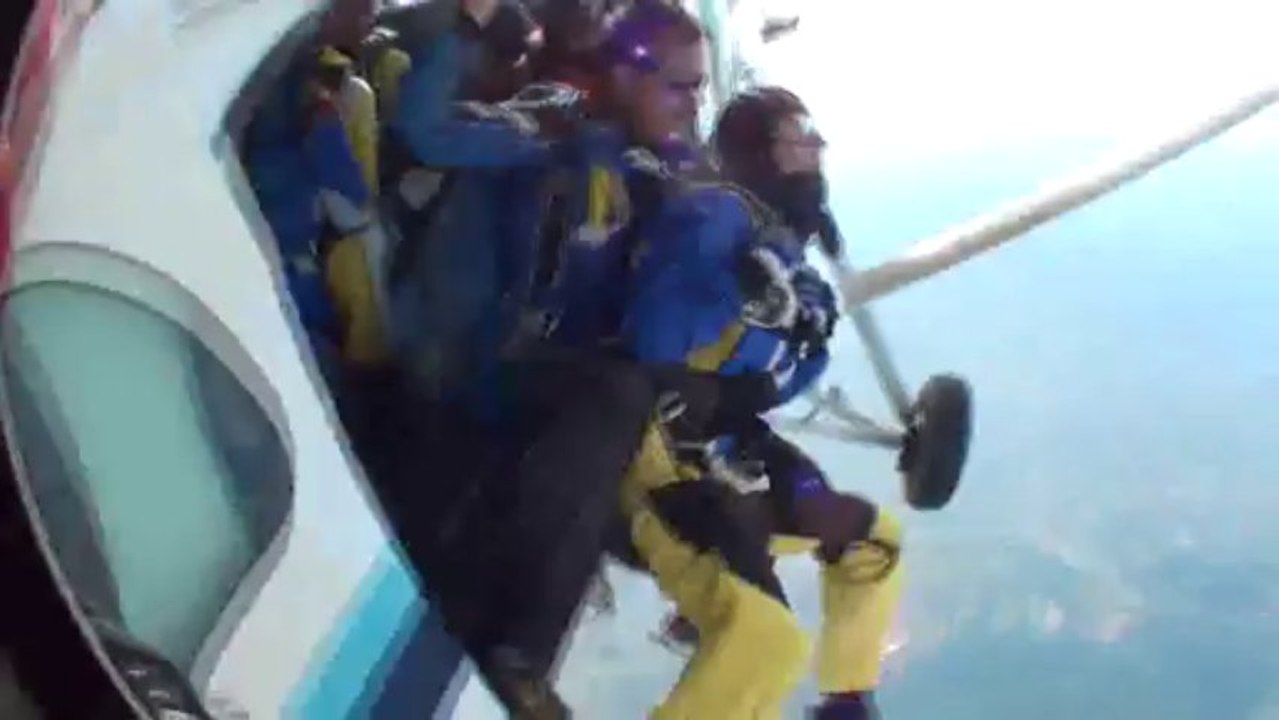 PARACHUTISME-CHALLENGE PARAHANDISPORT : VERONIQUE SECO saut 1