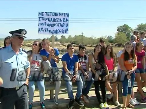 Ανθρώπινη αλυσίδα για την παιδεία στον δήμο Μακρακώμης