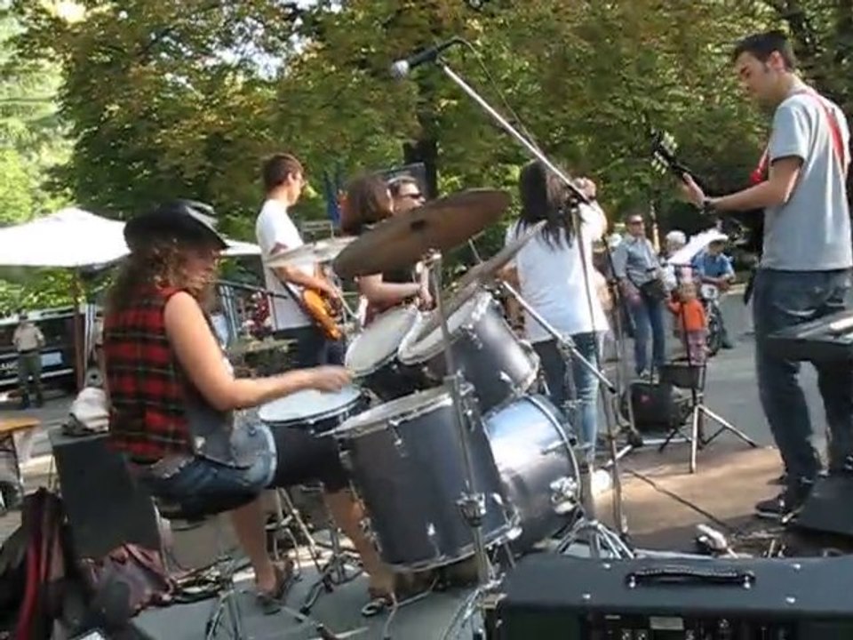 MIX : la bamba . Berta filava . TWIST AND SHOUT. cover  live in Bo . giardini  Margherita