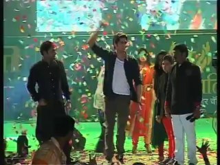 Bollywood has a blast at Dahi Handi festival