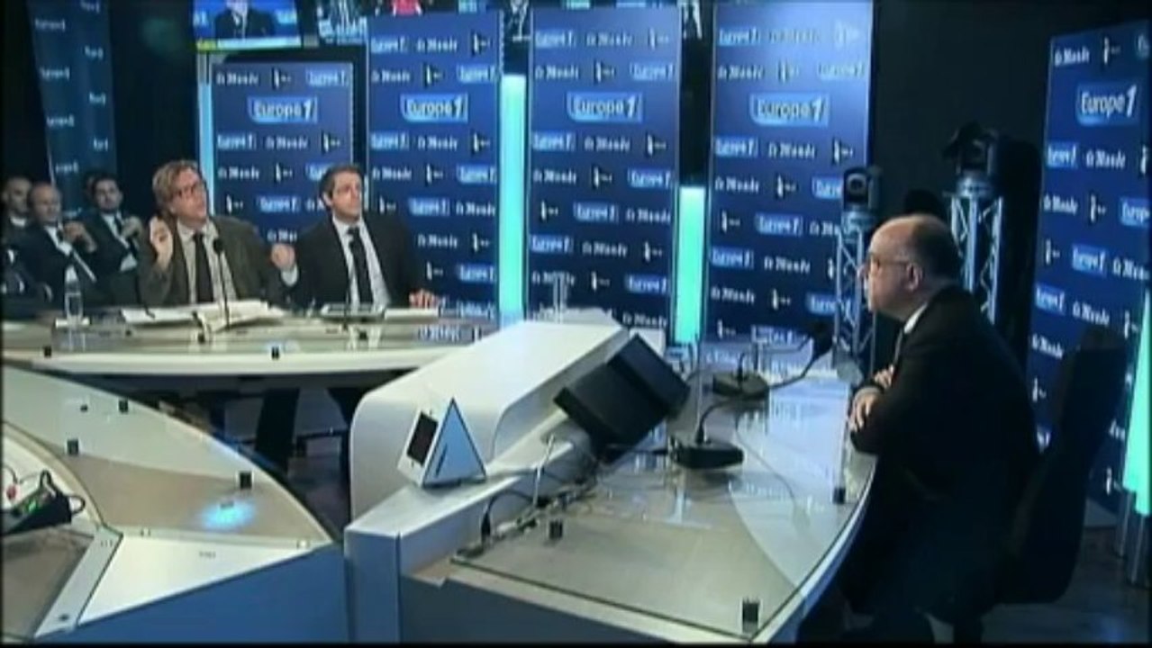 Travail le dimanche : Cazeneuve partisan du "dialogue" et des "compromis"