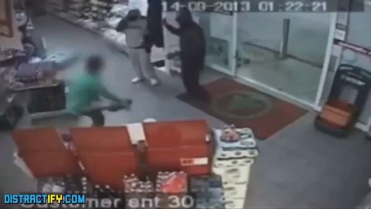 4 people getting a great taste of Justice.. Hit by shoes or expelled out of shops!!