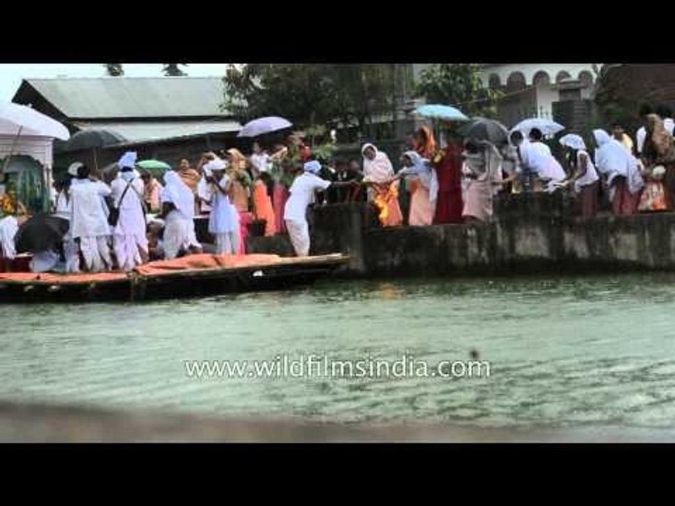 Boats and sailors are ready on Heikru Hidongba